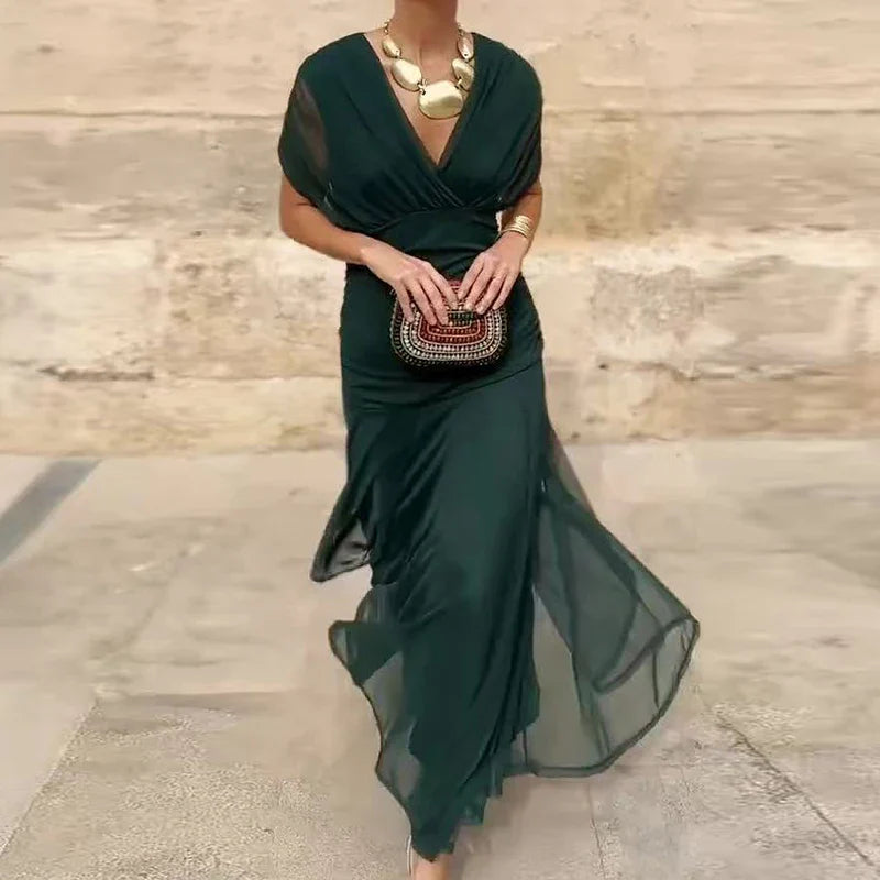 Hayden Laluna | Elegant Dress With V-Neckline