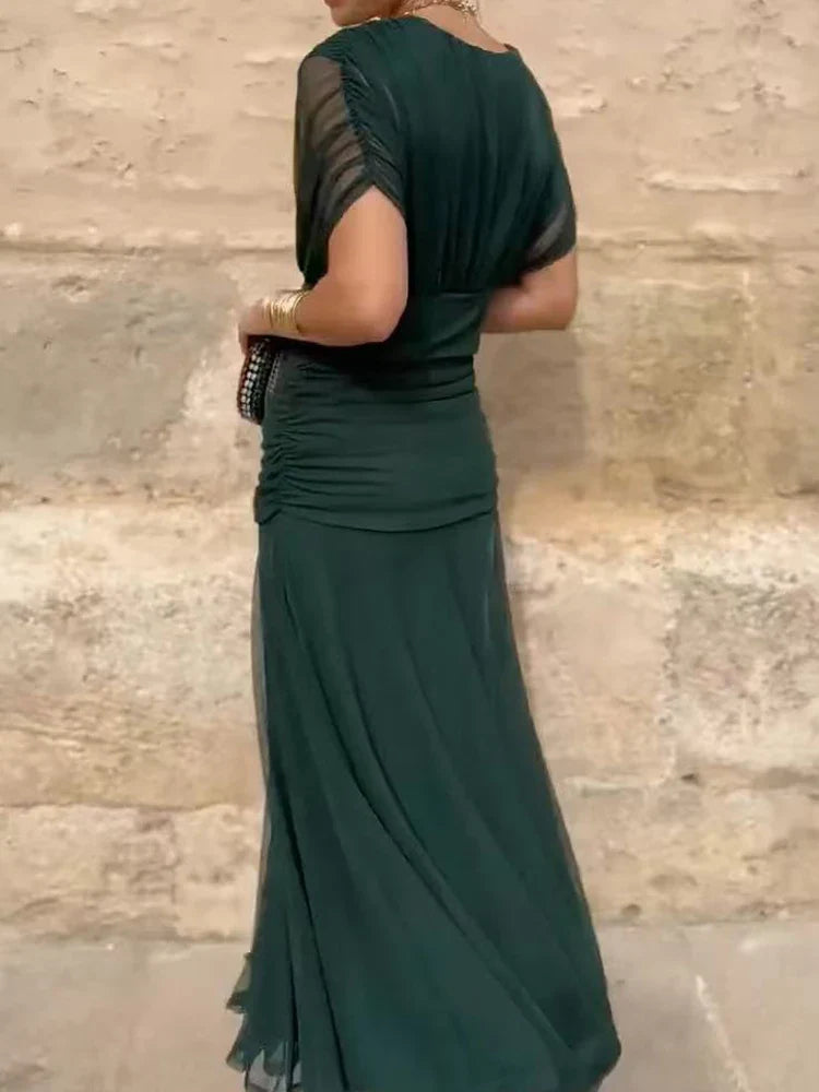 Hayden Laluna | Elegant Dress With V-Neckline