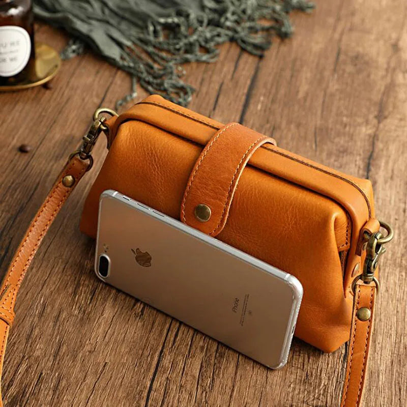 Ivy - Compact Leather Handbag